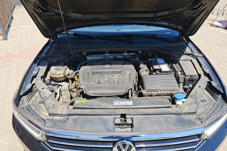 Used Volkswagen Magotan 2019 330TSI DSG Luxury Model China V Standard Engine Bay