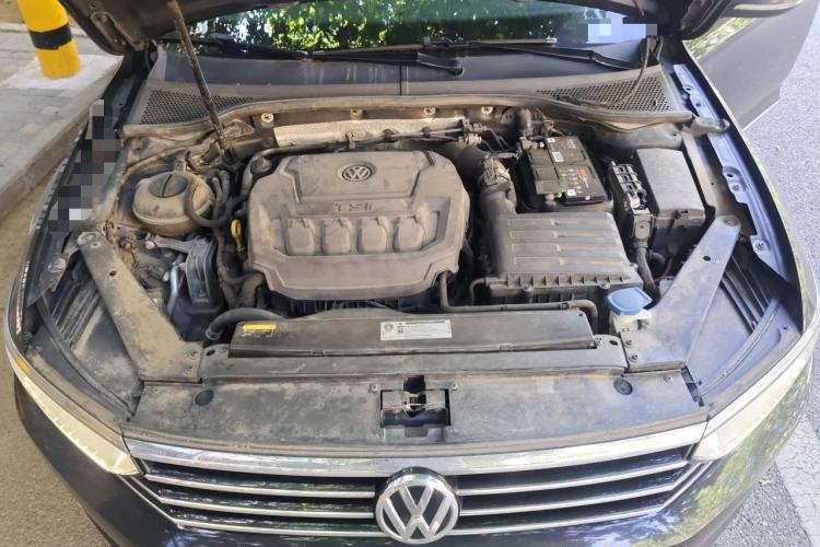 Used Volkswagen Magotan 2019 330TSI DSG Leading Model China VI Standard Engine Bay
