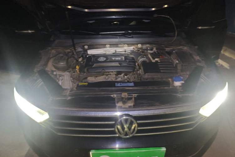 Used Volkswagen Magotan 2019 380TSI DSG Luxury Model China V Standard Engine Bay