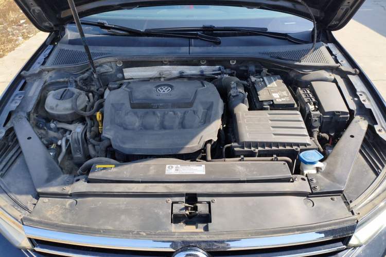 Used Volkswagen Magotan 2019 330TSI DSG Luxury Model China V Standard Engine Bay