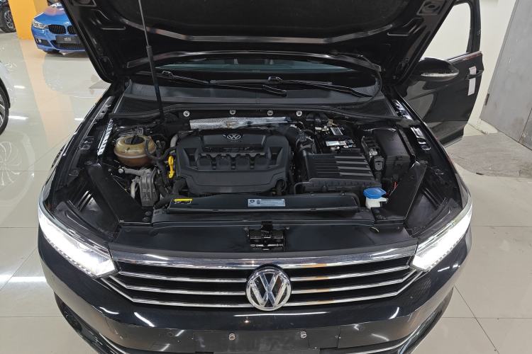 Used Volkswagen Magotan 2019 330TSI DSG Luxury Model China V Standard Engine Bay