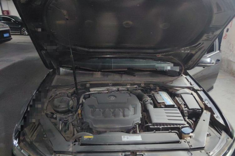 Used Volkswagen Magotan 2019 330TSI DSG Luxury Version China VI Standard Engine Bay