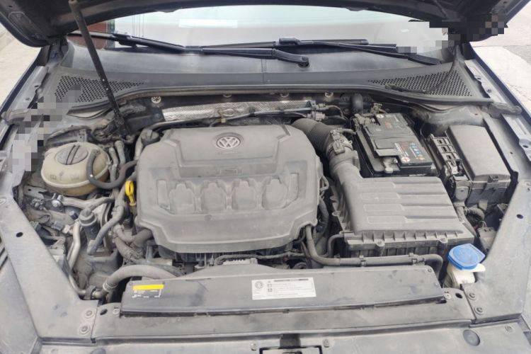 Used Volkswagen Magotan 2019 330TSI DSG Leading Model China VI Standard Engine Bay