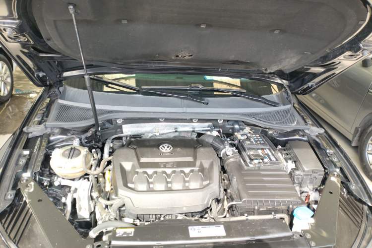 Used Volkswagen Magotan 2019 330TSI DSG Luxury Model China V Standard Engine Bay