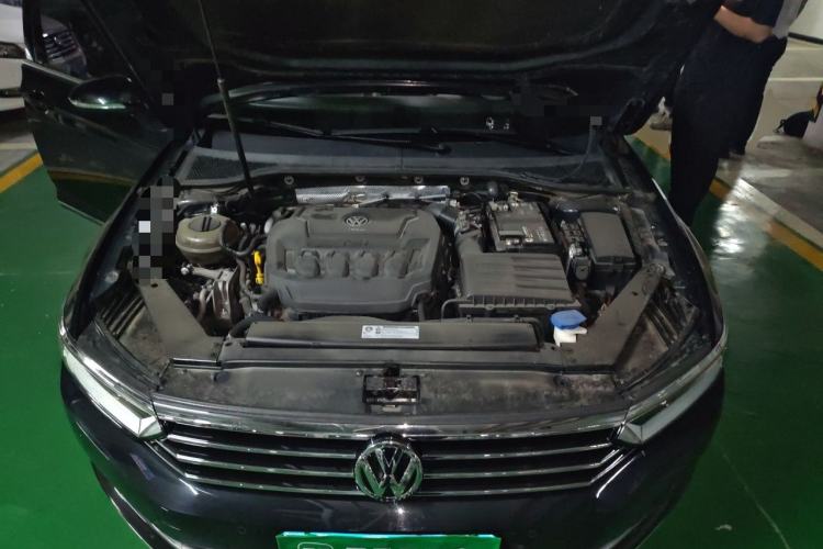 Used Volkswagen Magotan 2019 330TSI DSG Leading Edition China V Standard Engine Bay
