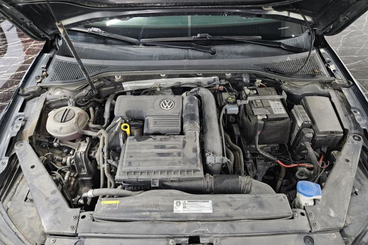 Used Volkswagen Magotan 2019 280TSI DSG Comfort Model China V Standard Engine Bay
