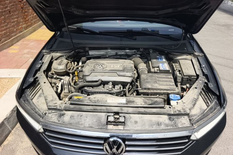 Used Volkswagen Magotan 2019 380TSI DSG Luxury Model China V Standard Engine Bay