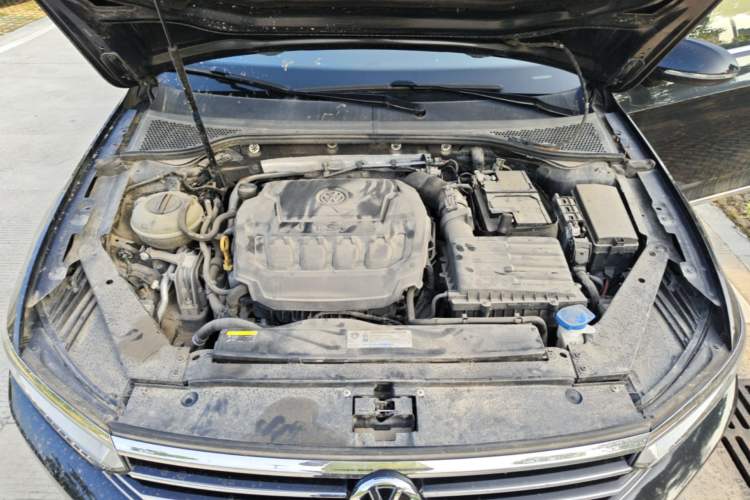 Used Volkswagen Magotan 2019 330TSI DSG Luxury Model China V Standard Engine Bay