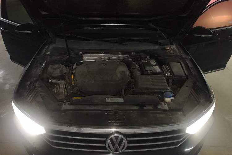 Used Volkswagen Magotan 2019 330TSI DSG Leading Edition China V Standard Engine Bay