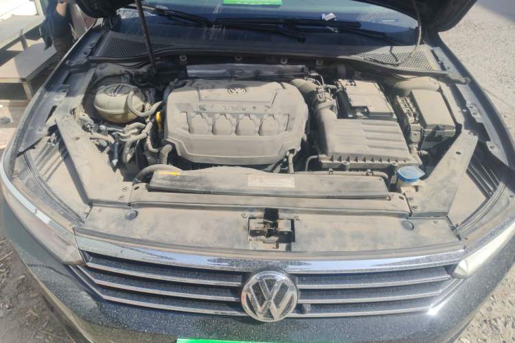 Used Volkswagen Magotan 2019 330TSI DSG Luxury Version China VI Standard Engine Bay