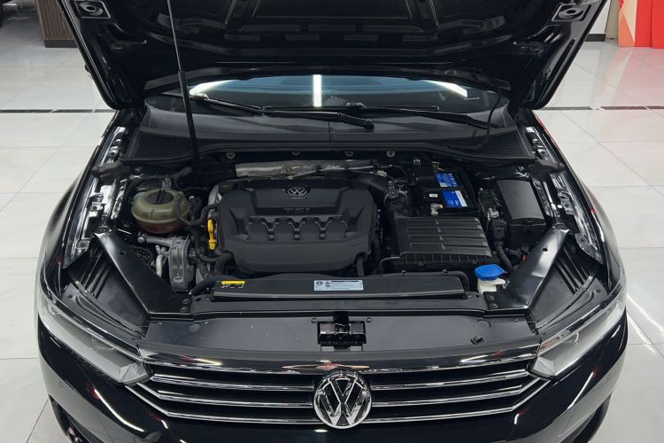Used Volkswagen Magotan 2019 330TSI DSG Luxury Model China V Standard Engine Bay
