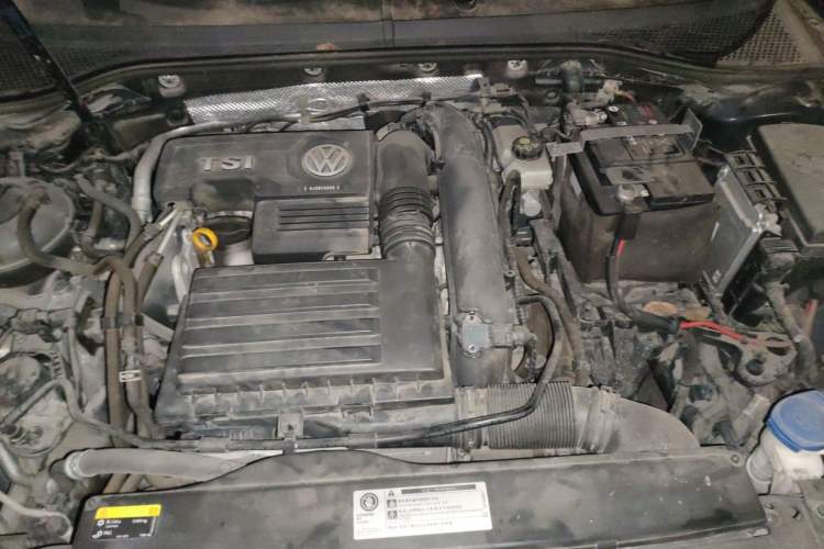 Used Volkswagen Magotan 2019 280TSI DSG Comfort Model China VI Standard Engine Bay