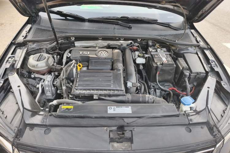 Used Volkswagen Magotan 2019 280TSI DSG Comfort Model China V Standard Engine Bay