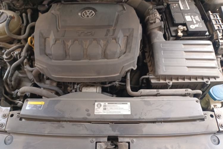 Used Volkswagen Magotan 2019 330TSI DSG Luxury Version China VI Standard Engine Bay