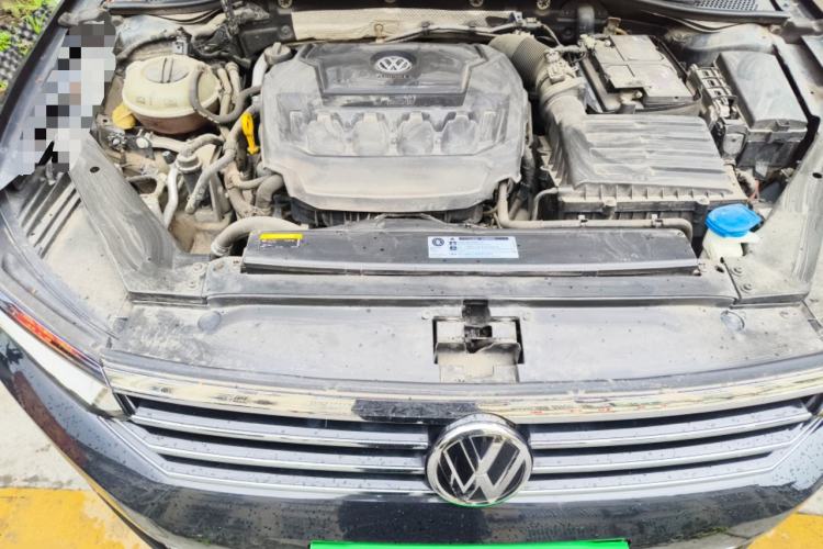 Used Volkswagen Magotan 2019 330TSI DSG Luxury Version China VI Standard Engine Bay