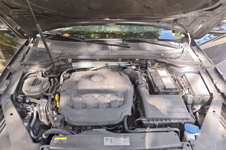 Used Volkswagen Magotan 2019 330TSI DSG Leading Edition China V Standard Engine Bay