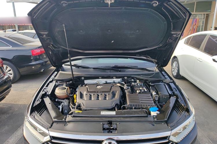 Used Volkswagen Magotan 2019 330TSI DSG Leading Edition China V Standard Engine Bay