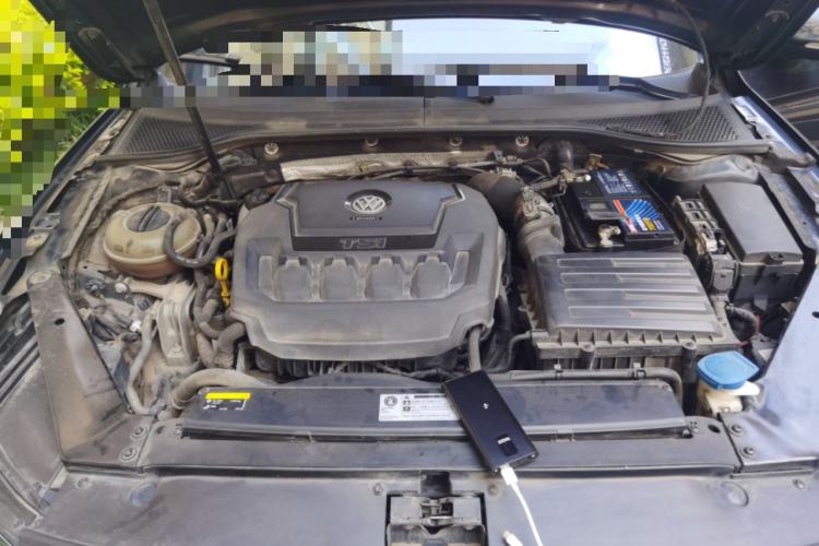 Used Volkswagen Magotan 2019 330TSI DSG Leading Model China VI Standard Engine Bay