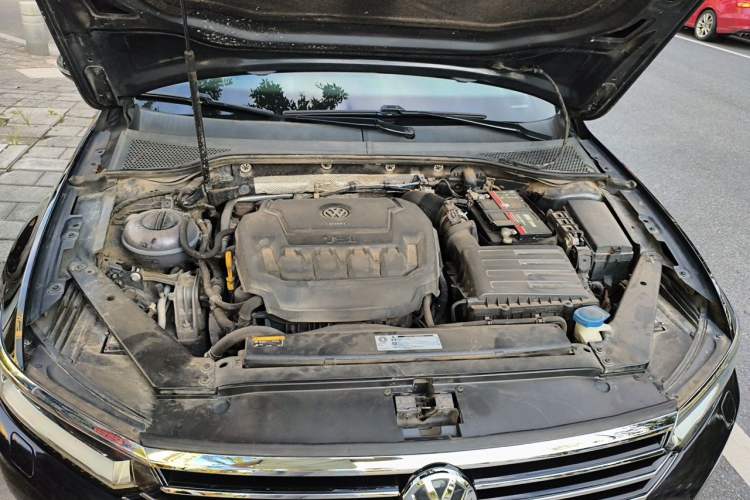 Used Volkswagen Magotan 2019 330TSI DSG Luxury Model China V Standard Engine Bay