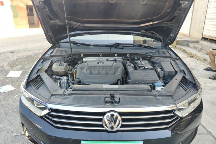 Used Volkswagen Magotan 2019 330TSI DSG Leading Edition China V Standard Engine Bay