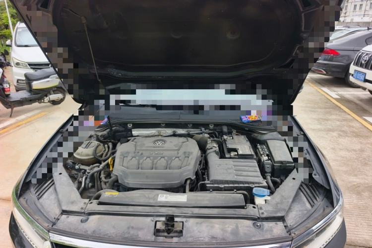 Used Volkswagen Magotan 2019 330TSI DSG Luxury Version China VI Standard Engine Bay