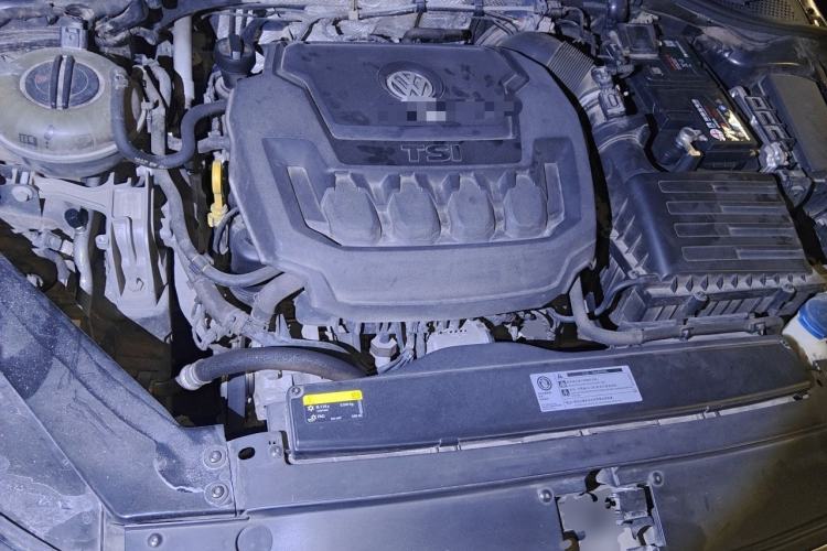 Used Volkswagen Magotan 2019 330TSI DSG Leading Edition China V Standard Engine Bay