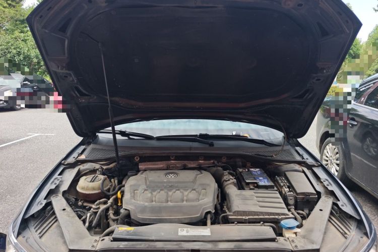 Used Volkswagen Magotan 2019 330TSI DSG Luxury Version China VI Standard Engine Bay