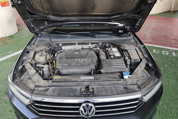 Used Volkswagen Magotan 2019 330TSI DSG Luxury Model China V Standard Engine Bay