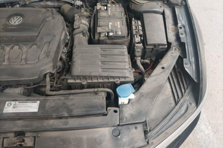 Used Volkswagen Magotan 2019 330TSI DSG Leading Model China VI Standard Engine Bay Left