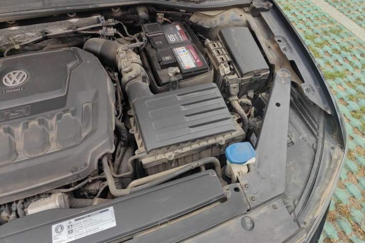Used Volkswagen Magotan 2019 330TSI DSG Luxury Version China VI Standard Engine Bay Left