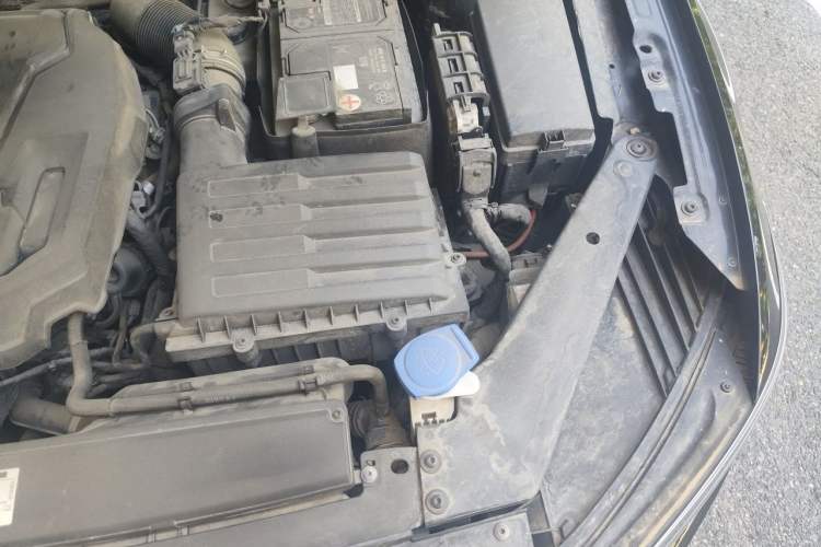 Used Volkswagen Magotan 2019 330TSI DSG Leading Model China VI Standard Engine Bay Left