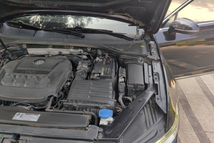 Used Volkswagen Magotan 2019 330TSI DSG Luxury Version China VI Standard Engine Bay Left