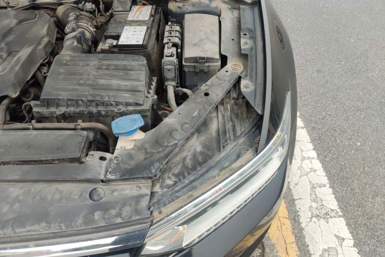 Used Volkswagen Magotan 2019 330TSI DSG Leading Model China VI Standard Engine Bay Left