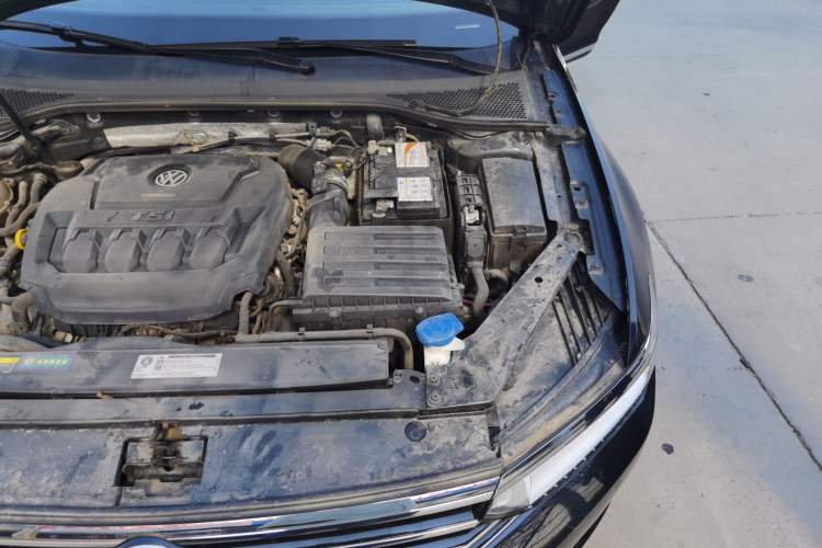 Used Volkswagen Magotan 2019 330TSI DSG Luxury Version China VI Standard Engine Bay Left