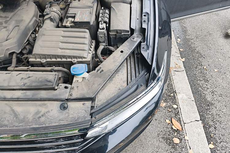 Used Volkswagen Magotan 2019 330TSI DSG Leading Model China VI Standard Engine Bay Left