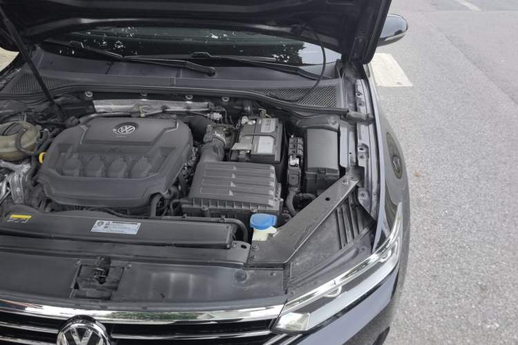 Used Volkswagen Magotan 2019 330TSI DSG Leading Edition China V Standard Engine Bay Left