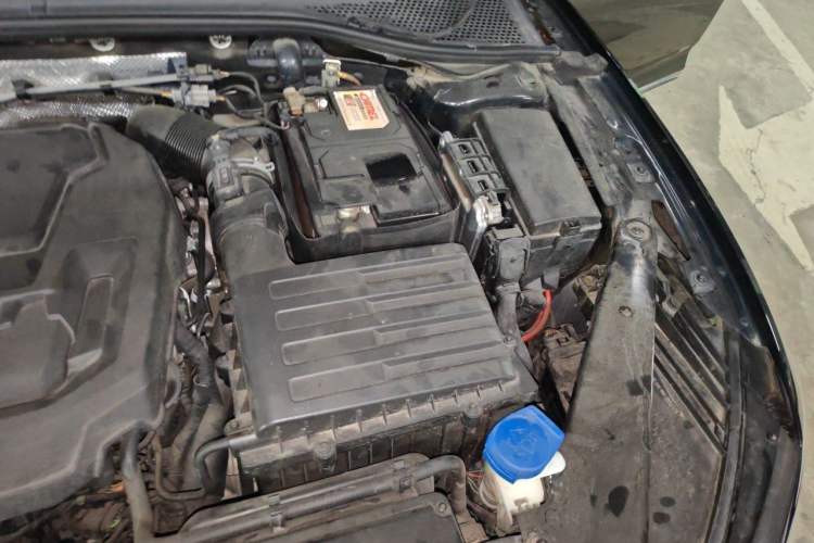 Used Volkswagen Magotan 2019 330TSI DSG Luxury Version China VI Standard Engine Bay Left