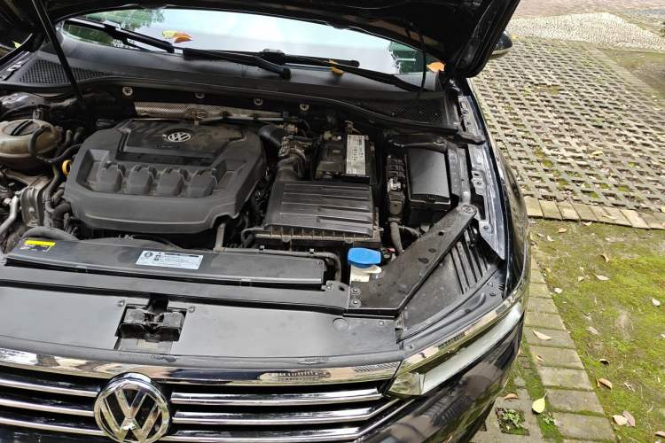 Used Volkswagen Magotan 2019 330TSI DSG Leading Model China VI Standard Engine Bay Left
