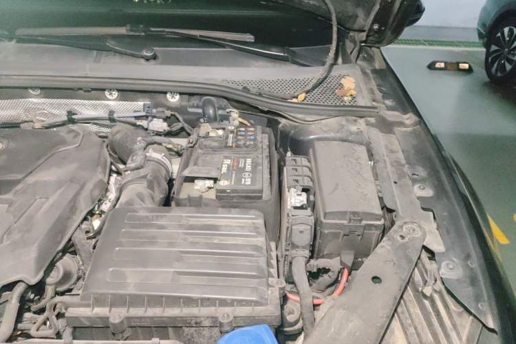 Used Volkswagen Magotan 2019 330TSI DSG Leading Model China VI Standard Engine Bay Left