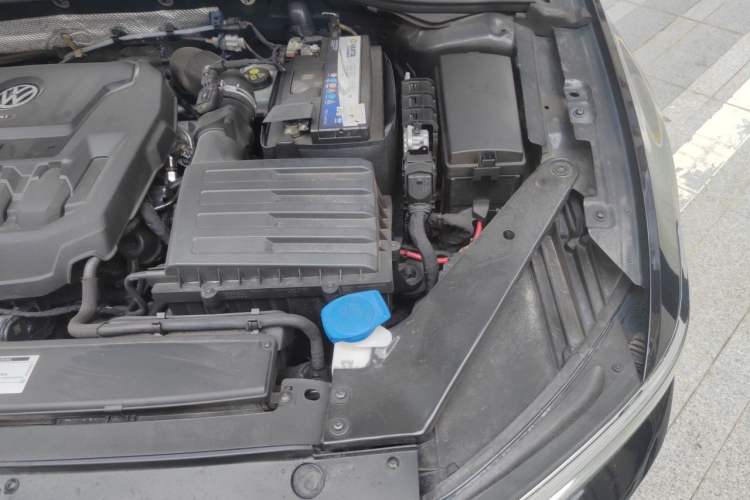 Used Volkswagen Magotan 2019 330TSI DSG Luxury Version China VI Standard Engine Bay Left