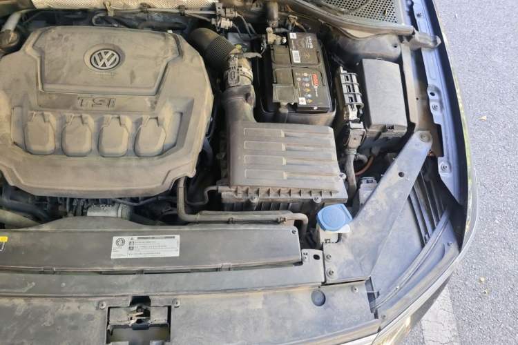 Used Volkswagen Magotan 2019 330TSI DSG Leading Model China VI Standard Engine Bay Left