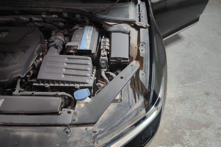 Used Volkswagen Magotan 2019 330TSI DSG Luxury Version China VI Standard Engine Bay Left