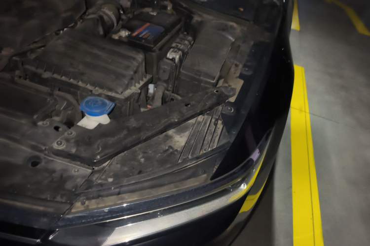 Used Volkswagen Magotan 2019 330TSI DSG Leading Model China VI Standard Engine Bay Left