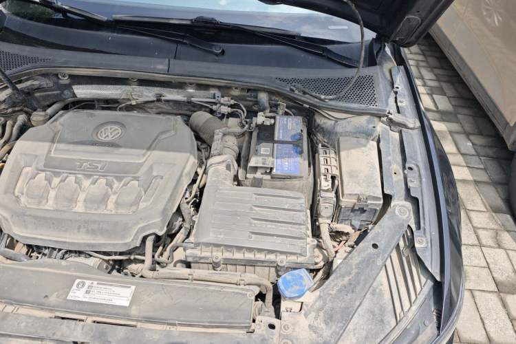 Used Volkswagen Magotan 2019 330TSI DSG Leading Model China VI Standard Engine Bay Left