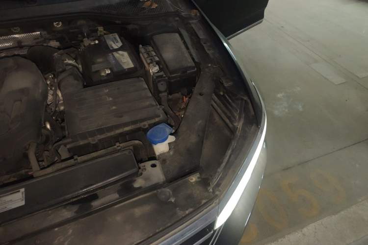 Used Volkswagen Magotan 2019 330TSI DSG Leading Edition China V Standard Engine Bay Left