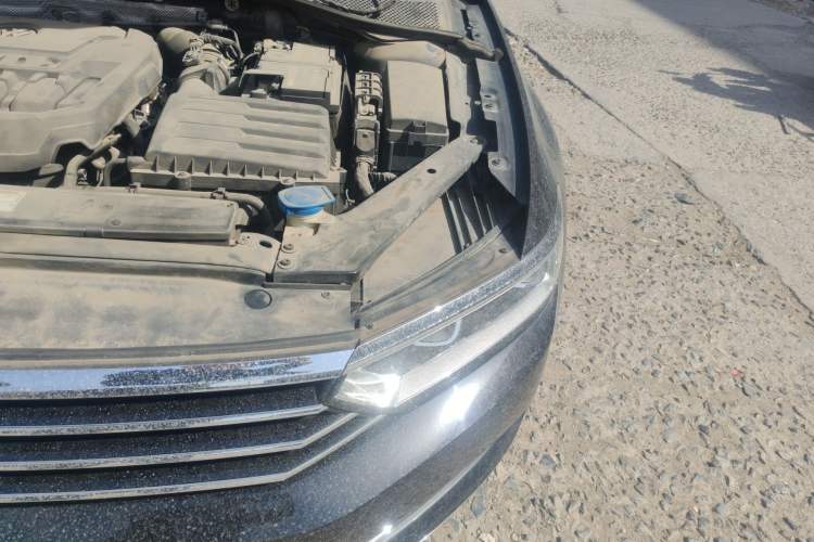 Used Volkswagen Magotan 2019 330TSI DSG Luxury Version China VI Standard Engine Bay Left