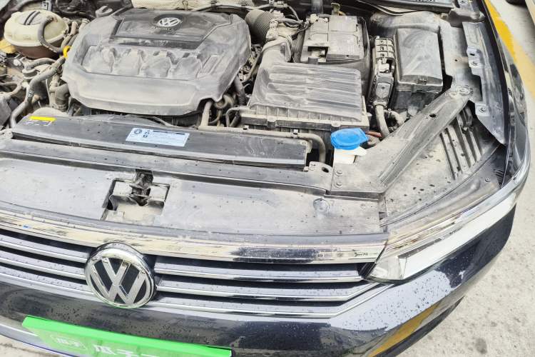 Used Volkswagen Magotan 2019 330TSI DSG Luxury Version China VI Standard Engine Bay Left