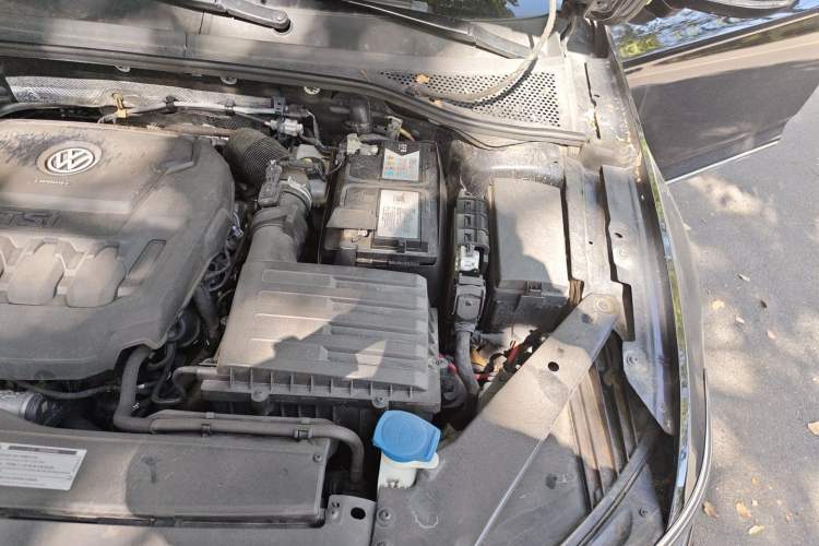 Used Volkswagen Magotan 2019 330TSI DSG Leading Edition China V Standard Engine Bay Left