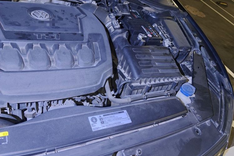 Used Volkswagen Magotan 2019 330TSI DSG Leading Edition China V Standard Engine Bay Left