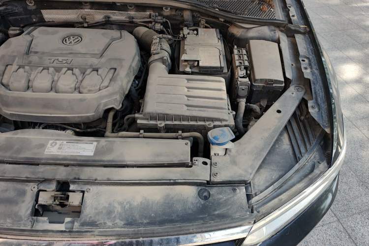 Used Volkswagen Magotan 2019 330TSI DSG Luxury Version China VI Standard Engine Bay Left